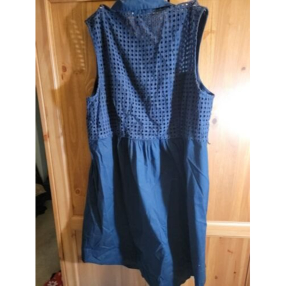 Roz & Ali Woman Sleeveless Shirt Dress Size 18 Blue Eyelet Back Full Button Down - Picture 3 of 5